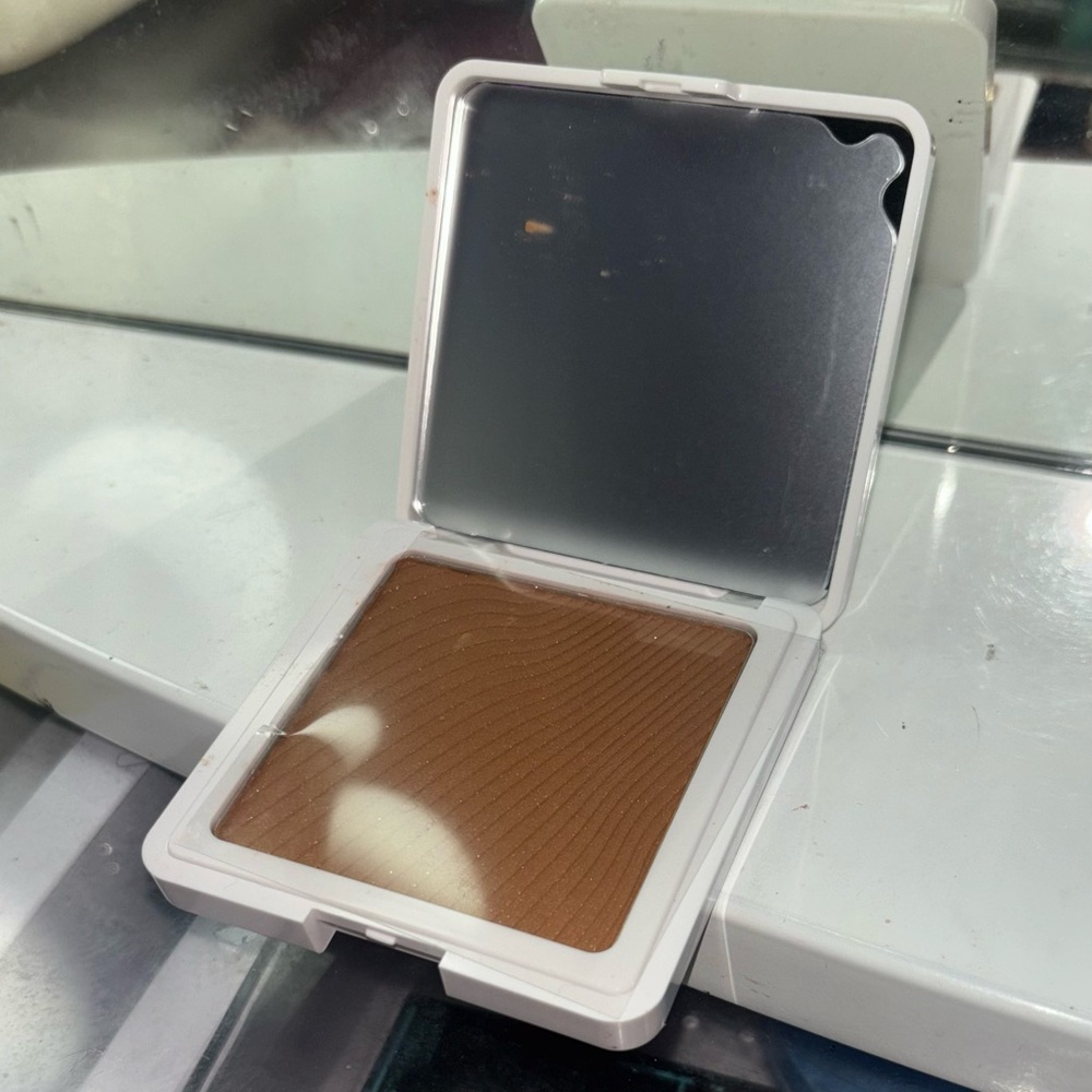 VC Collection White Compact Case - Picture 5 of 5